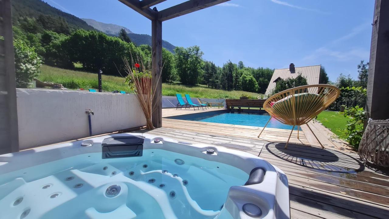 Chalet Serre Cambeou Piscine&Spa Saint-Chaffrey Zewnętrze zdjęcie